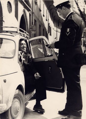 1961 Giorgio Vacchi alle prese con "al pulismàn" Luciano Ottomanelli